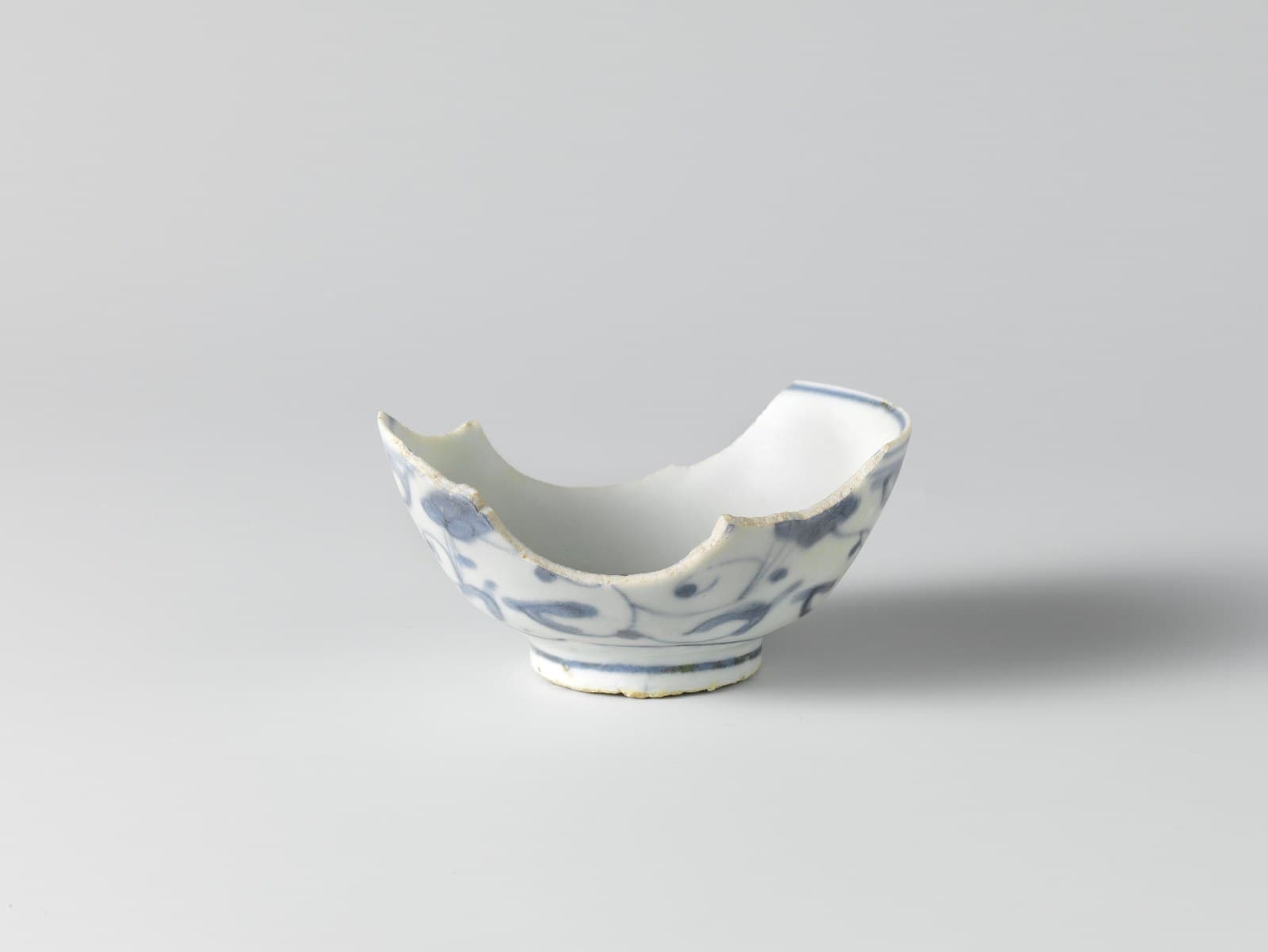 Kom uit V.O.C.-schip de 'Witte Leeuw', NG-1978-127-11004-W — Ming Dynasty Art